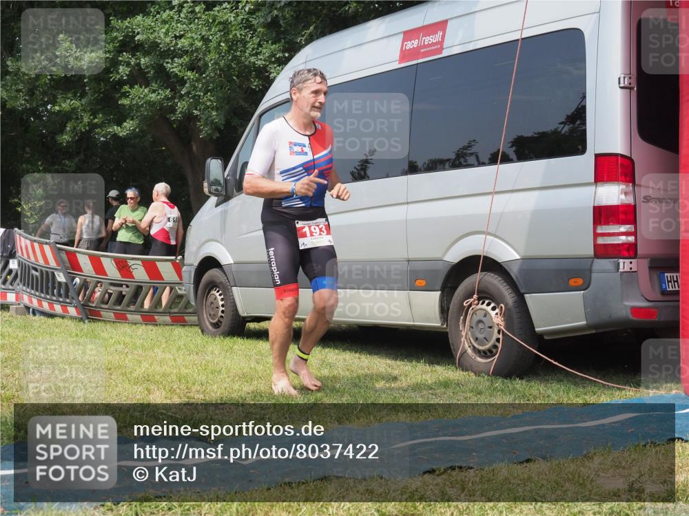 15.06.2025 - 27. Vierlanden-Triathlon KatJ http://msf.ph/oto/8037422 15.06.2025 11:28:05 Schwimmen  meine-sportfotos.de