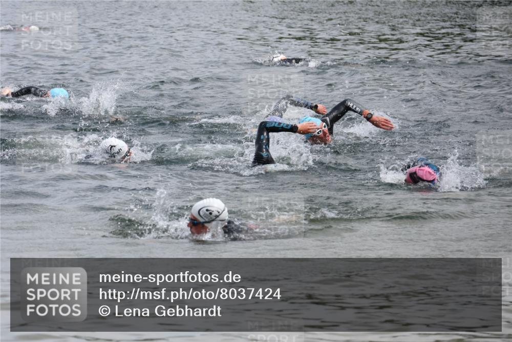 21.06.2025 - 27. Vierlanden-Triathlon Lena Gebhardt http://msf.ph/oto/8037424 15.06.2025 12:06:12 Schwimmen  meine-sportfotos.de
