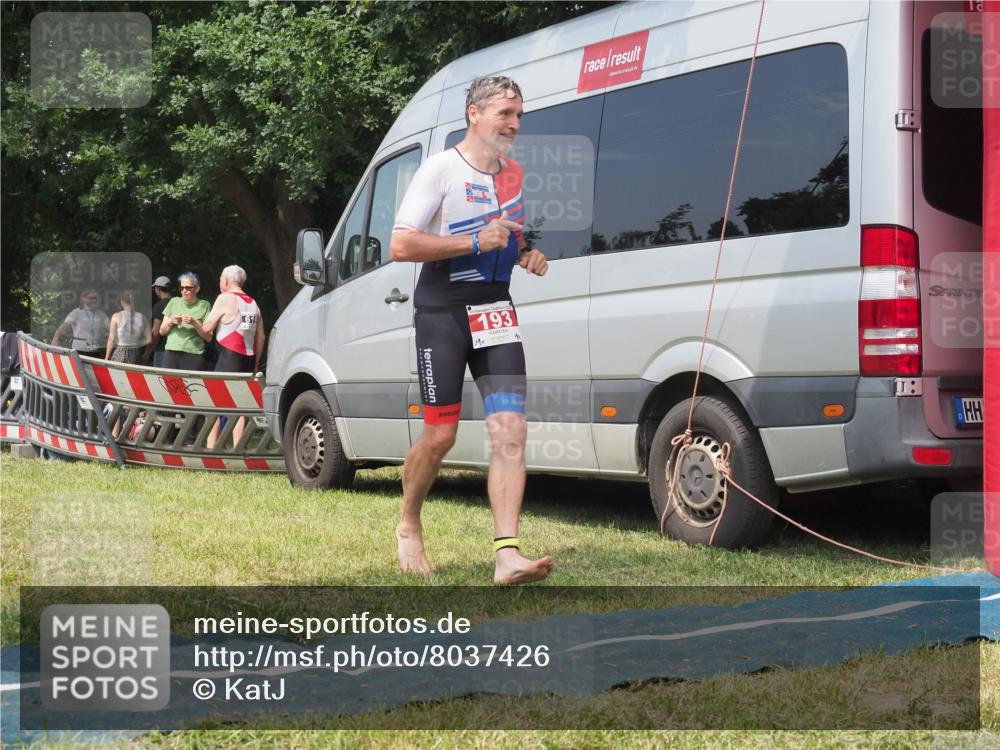 15.06.2025 - 27. Vierlanden-Triathlon KatJ http://msf.ph/oto/8037426 15.06.2025 11:28:05 Schwimmen  meine-sportfotos.de