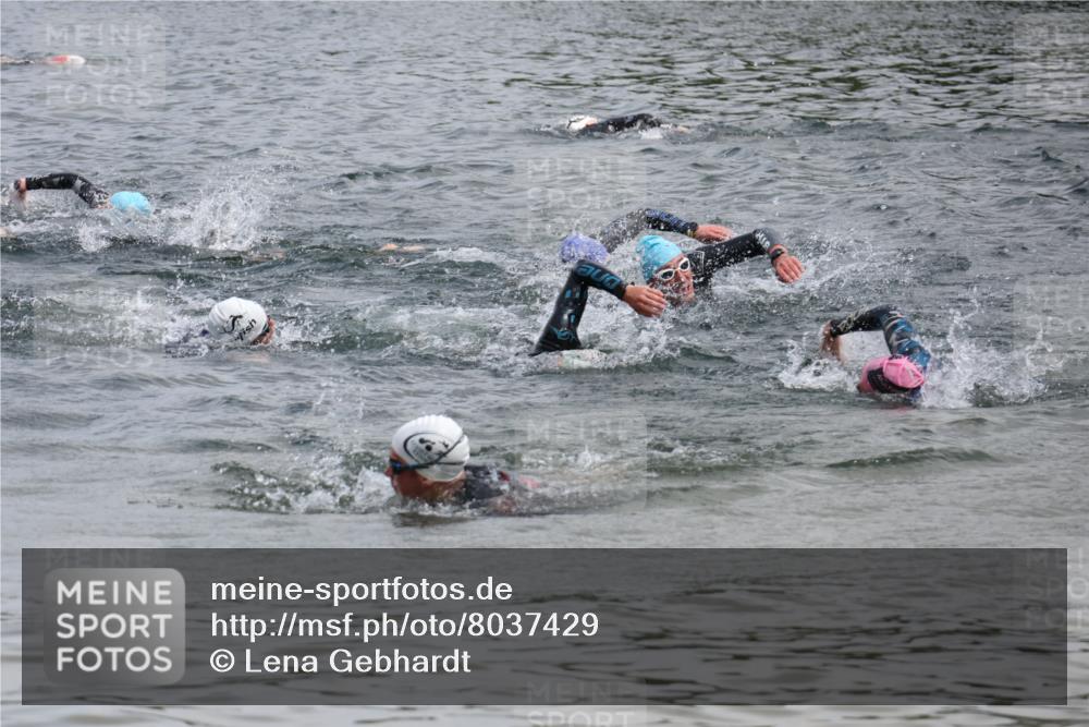 21.06.2025 - 27. Vierlanden-Triathlon Lena Gebhardt http://msf.ph/oto/8037429 15.06.2025 12:06:12 Schwimmen  meine-sportfotos.de