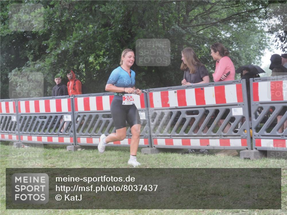 21.06.2025 - 27. Vierlanden-Triathlon KatJ http://msf.ph/oto/8037437 15.06.2025 14:18:37 Ziel 204, 1228 meine-sportfotos.de