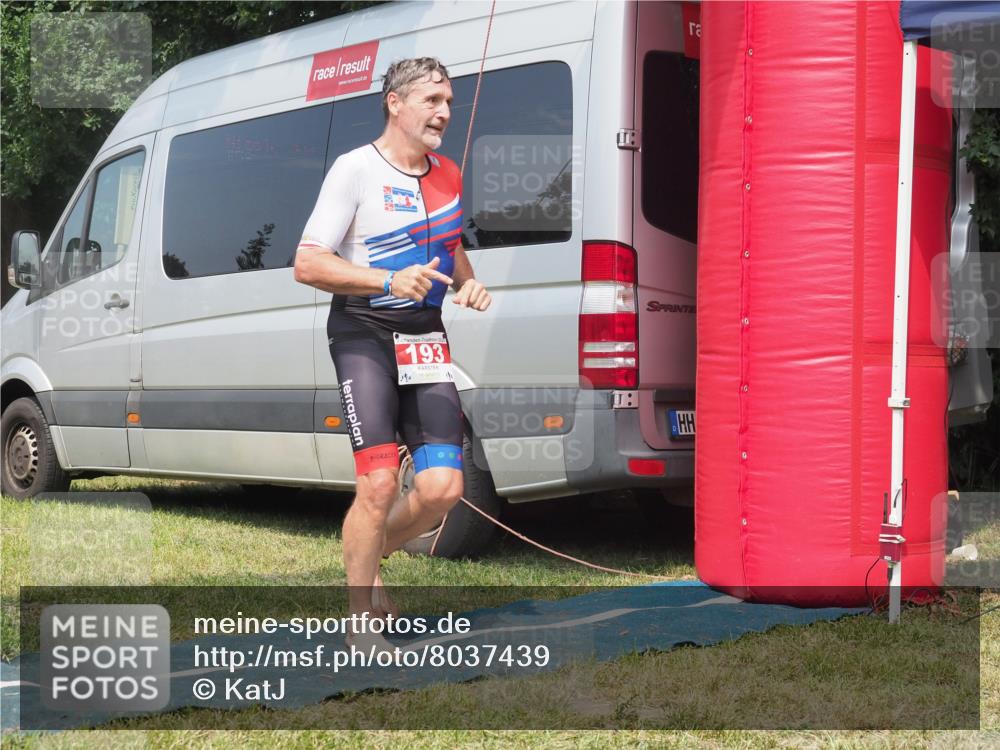 15.06.2025 - 27. Vierlanden-Triathlon KatJ http://msf.ph/oto/8037439 15.06.2025 11:28:05 Schwimmen  meine-sportfotos.de