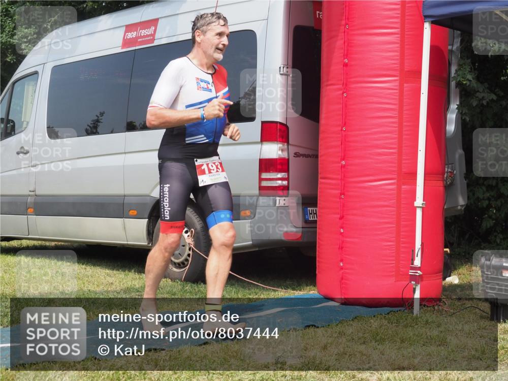 15.06.2025 - 27. Vierlanden-Triathlon KatJ http://msf.ph/oto/8037444 15.06.2025 11:28:06 Schwimmen  meine-sportfotos.de