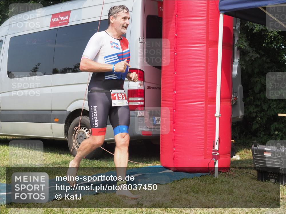 15.06.2025 - 27. Vierlanden-Triathlon KatJ http://msf.ph/oto/8037450 15.06.2025 11:28:06 Schwimmen  meine-sportfotos.de