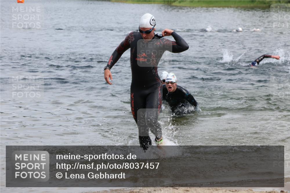 21.06.2025 - 27. Vierlanden-Triathlon Lena Gebhardt http://msf.ph/oto/8037457 15.06.2025 12:06:19 Schwimmen 1014, 1015, 1019, 1020, 1022, 1023 meine-sportfotos.de