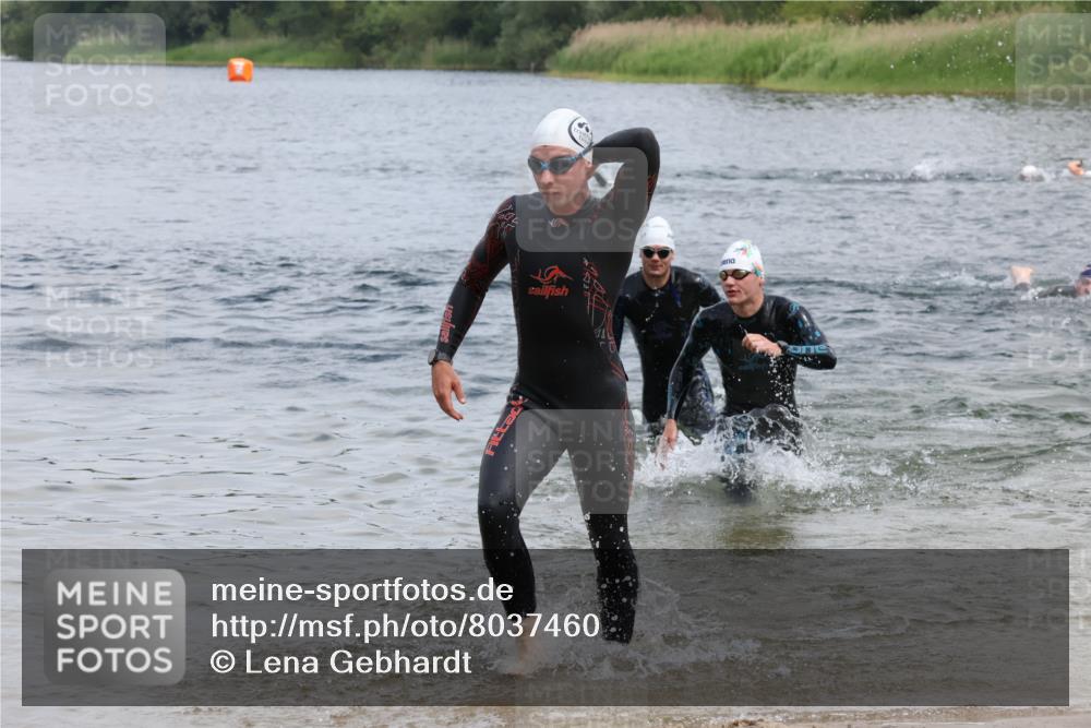 21.06.2025 - 27. Vierlanden-Triathlon Lena Gebhardt http://msf.ph/oto/8037460 15.06.2025 12:06:19 Schwimmen 1014, 1015, 1019, 1020, 1022, 1023 meine-sportfotos.de