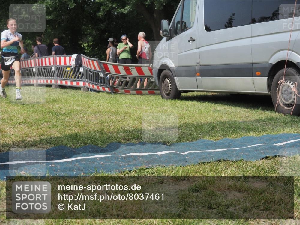 15.06.2025 - 27. Vierlanden-Triathlon KatJ http://msf.ph/oto/8037461 15.06.2025 11:28:07 Schwimmen  meine-sportfotos.de