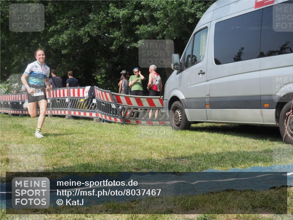 15.06.2025 - 27. Vierlanden-Triathlon KatJ http://msf.ph/oto/8037467 15.06.2025 11:28:07 Schwimmen  meine-sportfotos.de