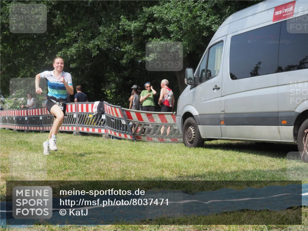 15.06.2025 - 27. Vierlanden-Triathlon KatJ http://msf.ph/oto/8037471 15.06.2025 11:28:07 Schwimmen  meine-sportfotos.de