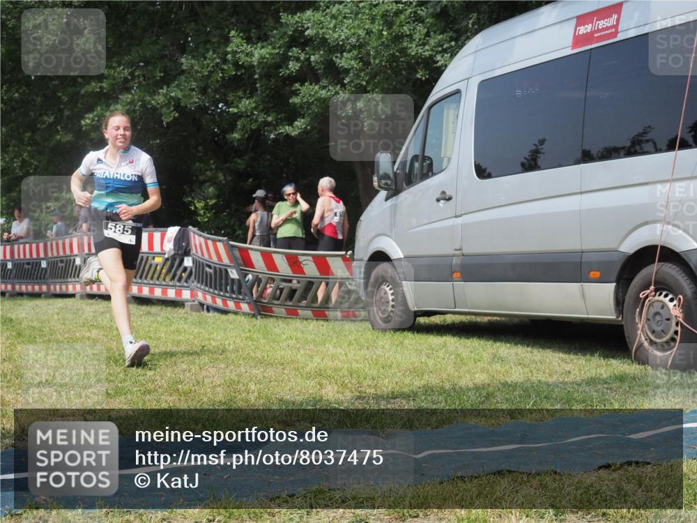 15.06.2025 - 27. Vierlanden-Triathlon KatJ http://msf.ph/oto/8037475 15.06.2025 11:28:07 Schwimmen  meine-sportfotos.de