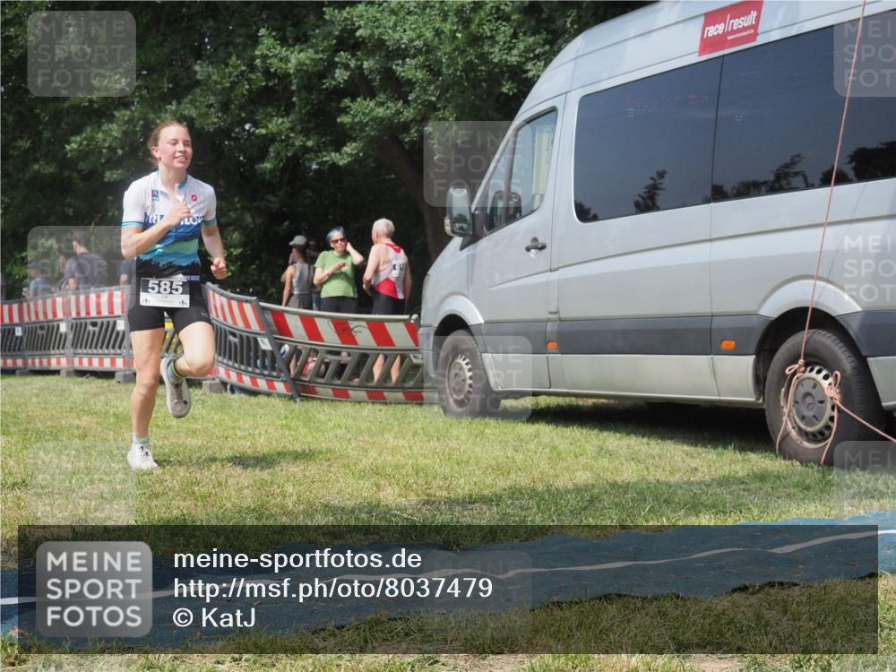 15.06.2025 - 27. Vierlanden-Triathlon KatJ http://msf.ph/oto/8037479 15.06.2025 11:28:07 Schwimmen  meine-sportfotos.de