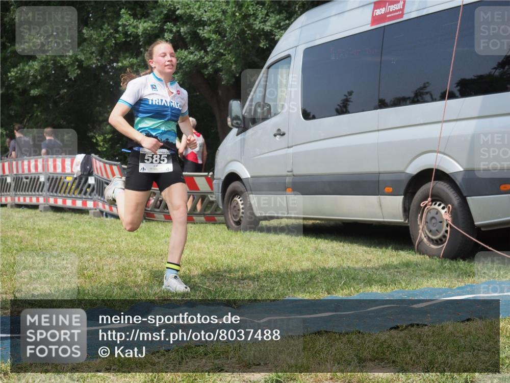 15.06.2025 - 27. Vierlanden-Triathlon KatJ http://msf.ph/oto/8037488 15.06.2025 11:28:08 Schwimmen  meine-sportfotos.de