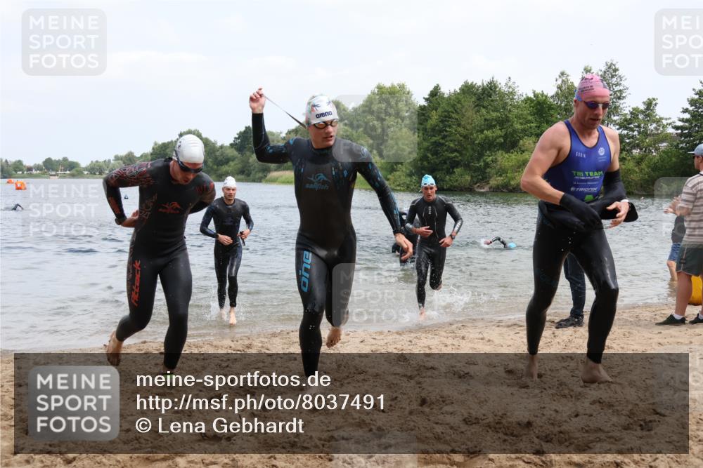 21.06.2025 - 27. Vierlanden-Triathlon Lena Gebhardt http://msf.ph/oto/8037491 15.06.2025 12:06:25 Schwimmen 1014, 1015, 1016, 1017, 1019, 1020, 1021, 1022, 1023 meine-sportfotos.de