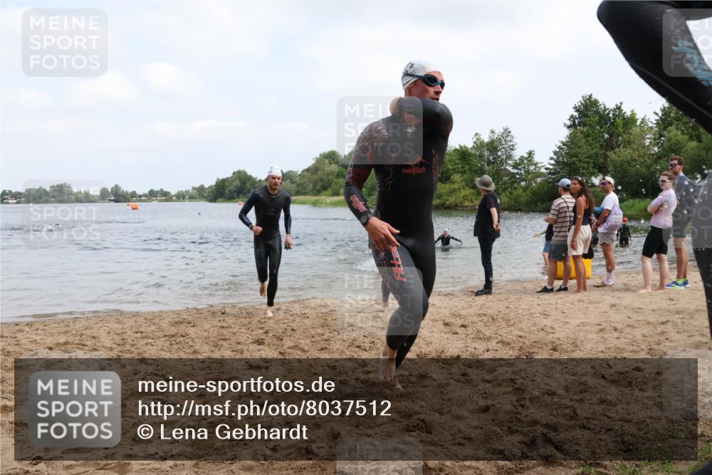 21.06.2025 - 27. Vierlanden-Triathlon Lena Gebhardt http://msf.ph/oto/8037512 15.06.2025 12:06:26 Schwimmen 1014, 1015, 1016, 1017, 1019, 1020, 1021, 1022, 1023 meine-sportfotos.de