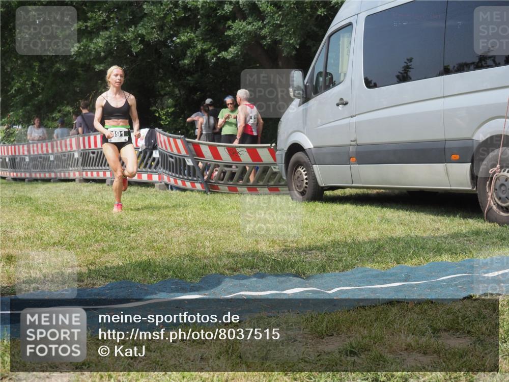 15.06.2025 - 27. Vierlanden-Triathlon KatJ http://msf.ph/oto/8037515 15.06.2025 11:28:10 Schwimmen  meine-sportfotos.de
