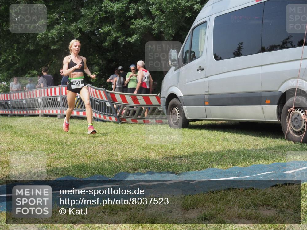 15.06.2025 - 27. Vierlanden-Triathlon KatJ http://msf.ph/oto/8037523 15.06.2025 11:28:10 Schwimmen  meine-sportfotos.de