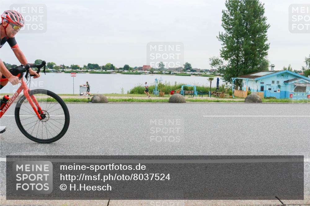 15.06.2025 - 27. Vierlanden-Triathlon H.Heesch http://msf.ph/oto/8037524 15.06.2025 10:52:29 Radfahren 431 meine-sportfotos.de