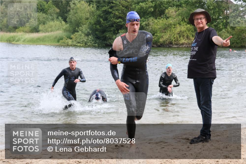 21.06.2025 - 27. Vierlanden-Triathlon Lena Gebhardt http://msf.ph/oto/8037528 15.06.2025 12:06:29 Schwimmen 1014, 1015, 1016, 1017, 1019, 1020, 1021, 1022, 1023 meine-sportfotos.de