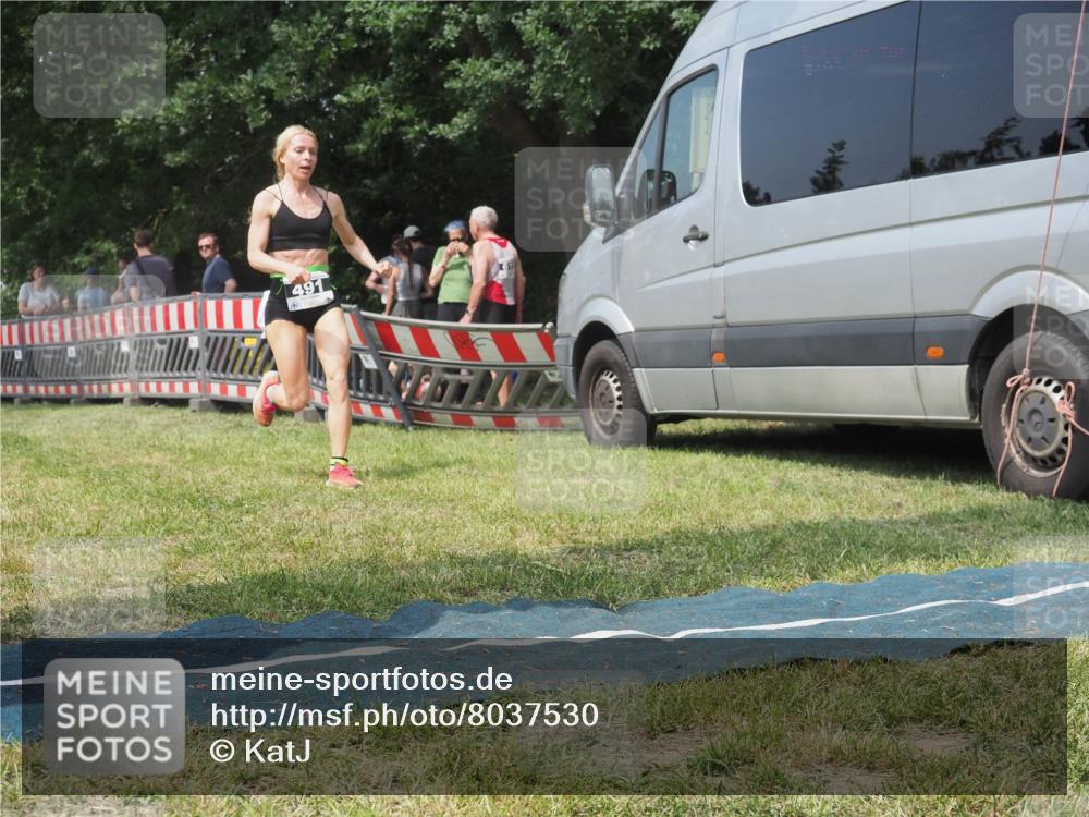 15.06.2025 - 27. Vierlanden-Triathlon KatJ http://msf.ph/oto/8037530 15.06.2025 11:28:10 Schwimmen  meine-sportfotos.de