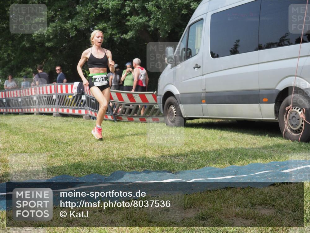 15.06.2025 - 27. Vierlanden-Triathlon KatJ http://msf.ph/oto/8037536 15.06.2025 11:28:10 Schwimmen  meine-sportfotos.de