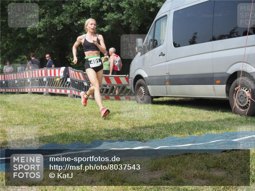 15.06.2025 - 27. Vierlanden-Triathlon KatJ http://msf.ph/oto/8037543 15.06.2025 11:28:10 Schwimmen  meine-sportfotos.de