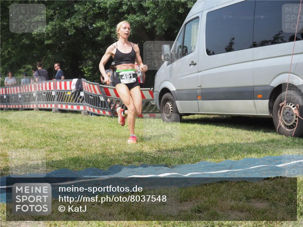 15.06.2025 - 27. Vierlanden-Triathlon KatJ http://msf.ph/oto/8037548 15.06.2025 11:28:10 Schwimmen  meine-sportfotos.de