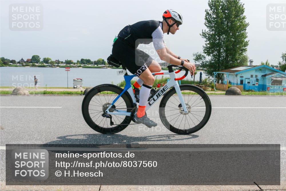 21.06.2025 - 27. Vierlanden-Triathlon H.Heesch http://msf.ph/oto/8037560 15.06.2025 11:47:16 Radfahren 717, 787 meine-sportfotos.de