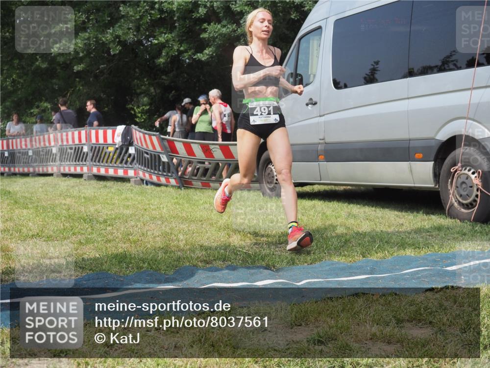 15.06.2025 - 27. Vierlanden-Triathlon KatJ http://msf.ph/oto/8037561 15.06.2025 11:28:10 Schwimmen  meine-sportfotos.de