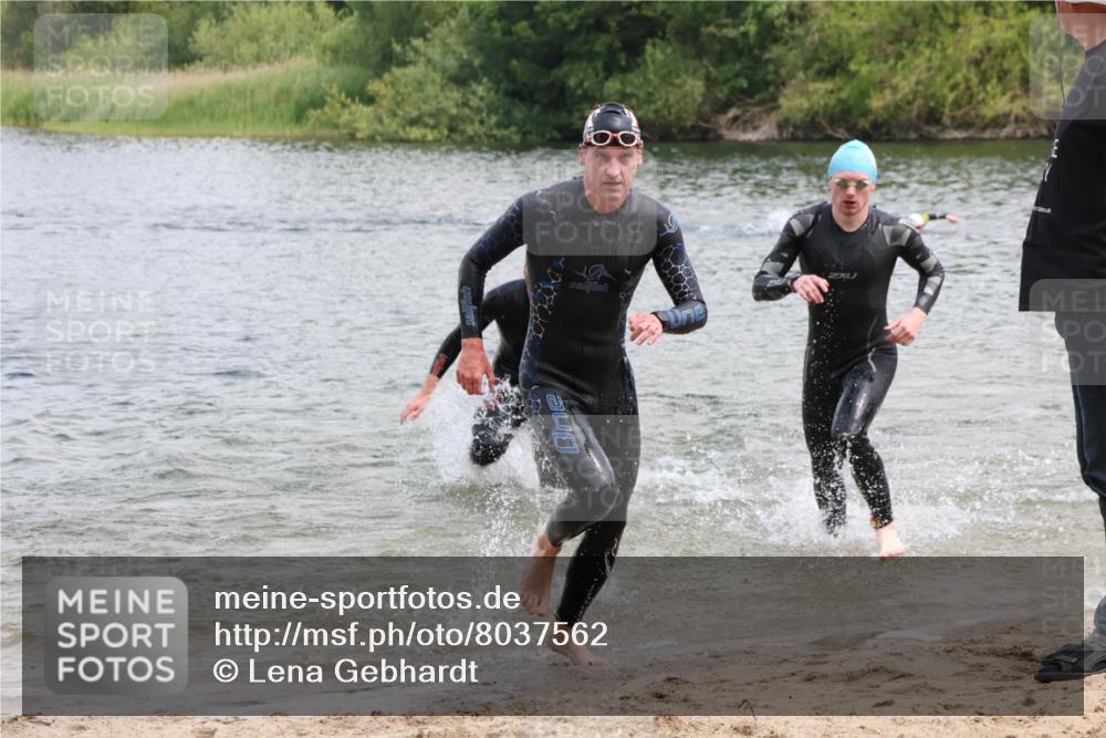 21.06.2025 - 27. Vierlanden-Triathlon Lena Gebhardt http://msf.ph/oto/8037562 15.06.2025 12:06:31 Schwimmen 1014, 1015, 1016, 1017, 1019, 1020, 1021, 1022, 1023 meine-sportfotos.de