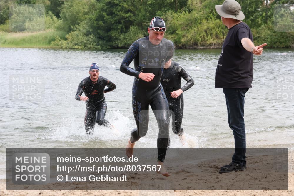 21.06.2025 - 27. Vierlanden-Triathlon Lena Gebhardt http://msf.ph/oto/8037567 15.06.2025 12:06:31 Schwimmen 1014, 1015, 1016, 1017, 1019, 1020, 1021, 1022, 1023 meine-sportfotos.de