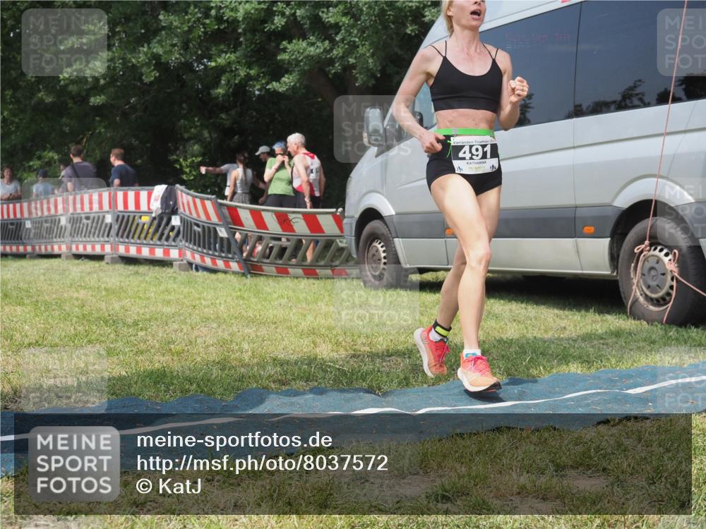 15.06.2025 - 27. Vierlanden-Triathlon KatJ http://msf.ph/oto/8037572 15.06.2025 11:28:11 Schwimmen 883 meine-sportfotos.de
