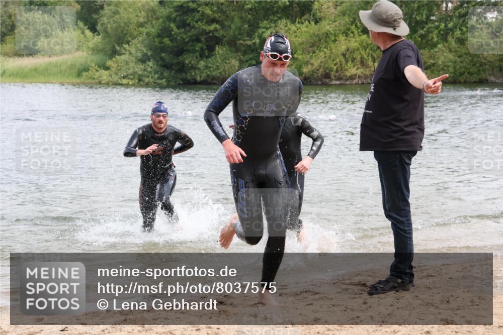 21.06.2025 - 27. Vierlanden-Triathlon Lena Gebhardt http://msf.ph/oto/8037575 15.06.2025 12:06:32 Schwimmen 1014, 1015, 1016, 1017, 1019, 1020, 1021, 1022, 1023 meine-sportfotos.de
