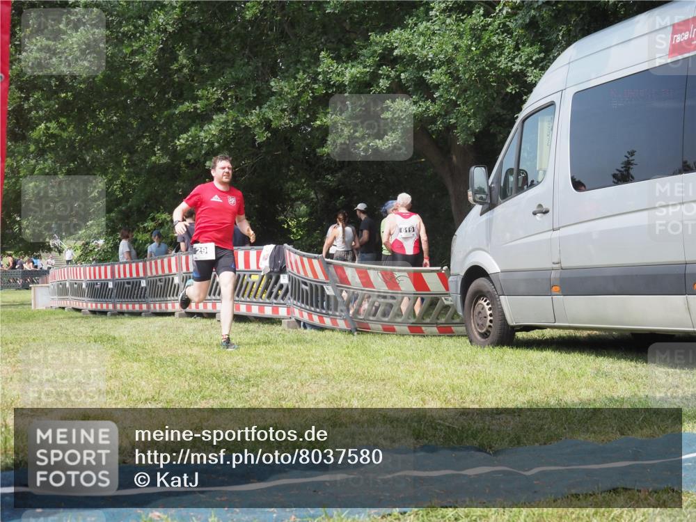15.06.2025 - 27. Vierlanden-Triathlon KatJ http://msf.ph/oto/8037580 15.06.2025 11:28:23 Schwimmen 883 meine-sportfotos.de