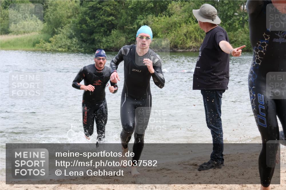 21.06.2025 - 27. Vierlanden-Triathlon Lena Gebhardt http://msf.ph/oto/8037582 15.06.2025 12:06:33 Schwimmen 1014, 1015, 1016, 1017, 1019, 1020, 1021, 1022, 1023 meine-sportfotos.de