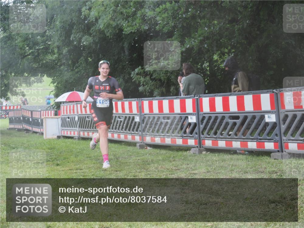 21.06.2025 - 27. Vierlanden-Triathlon KatJ http://msf.ph/oto/8037584 15.06.2025 14:18:54 Ziel 1196 meine-sportfotos.de