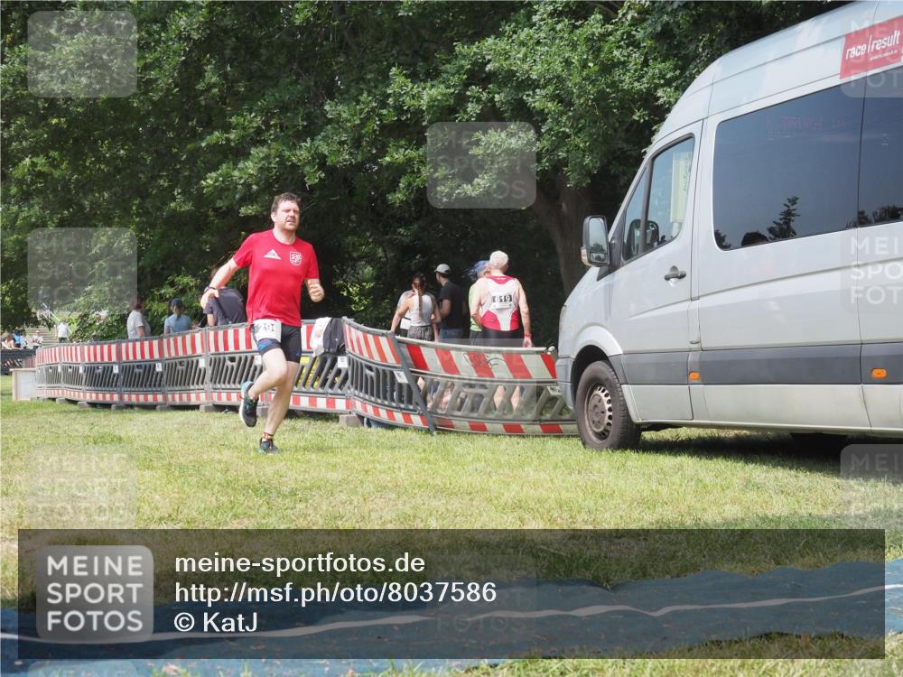 15.06.2025 - 27. Vierlanden-Triathlon KatJ http://msf.ph/oto/8037586 15.06.2025 11:28:23 Schwimmen 883 meine-sportfotos.de