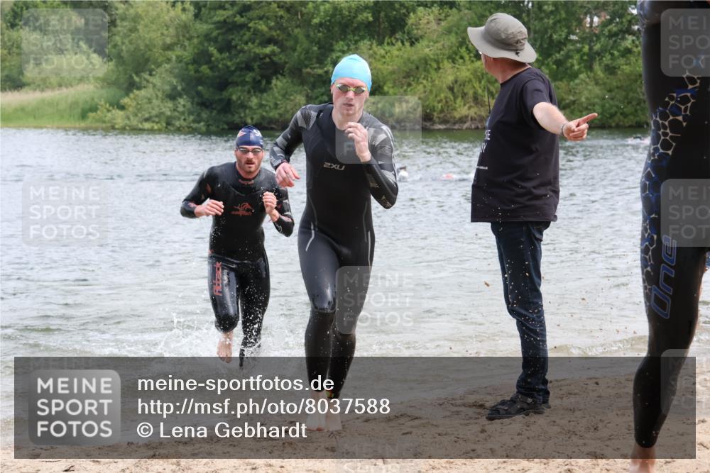 21.06.2025 - 27. Vierlanden-Triathlon Lena Gebhardt http://msf.ph/oto/8037588 15.06.2025 12:06:33 Schwimmen 1014, 1015, 1016, 1017, 1019, 1020, 1021, 1022, 1023 meine-sportfotos.de