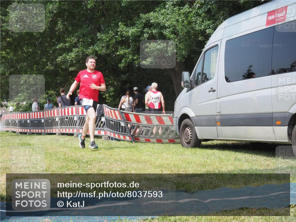 15.06.2025 - 27. Vierlanden-Triathlon KatJ http://msf.ph/oto/8037593 15.06.2025 11:28:23 Schwimmen 883 meine-sportfotos.de