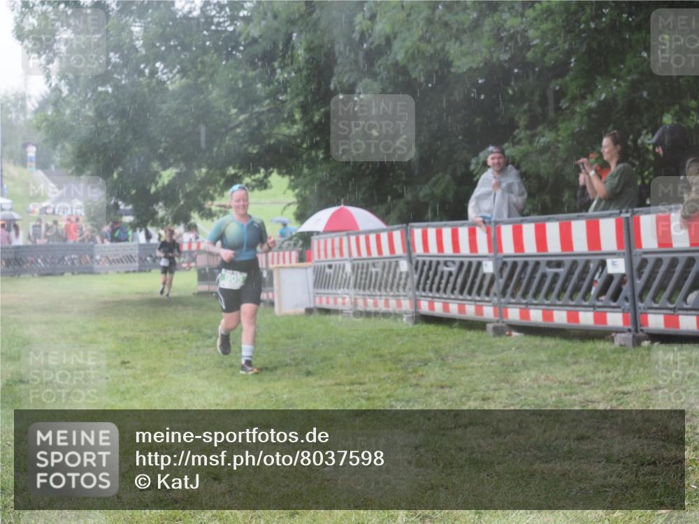 21.06.2025 - 27. Vierlanden-Triathlon KatJ http://msf.ph/oto/8037598 15.06.2025 14:19:09 Ziel 905, 1203 meine-sportfotos.de