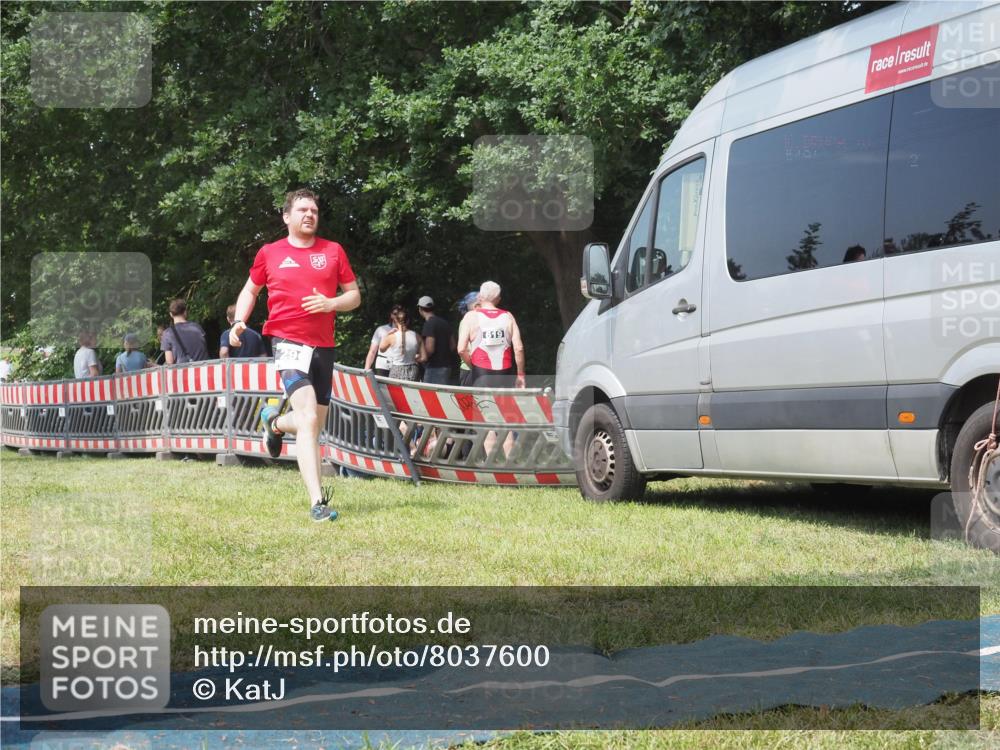 15.06.2025 - 27. Vierlanden-Triathlon KatJ http://msf.ph/oto/8037600 15.06.2025 11:28:23 Schwimmen 883 meine-sportfotos.de