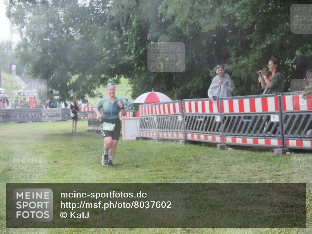 21.06.2025 - 27. Vierlanden-Triathlon KatJ http://msf.ph/oto/8037602 15.06.2025 14:19:09 Ziel 905, 1203 meine-sportfotos.de