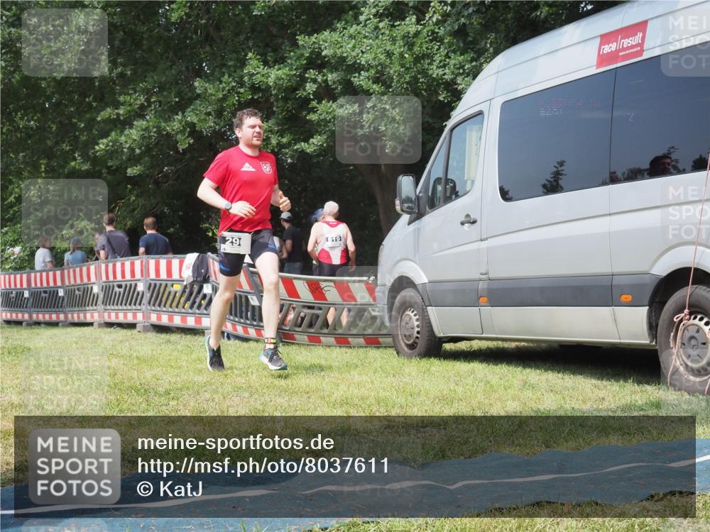 15.06.2025 - 27. Vierlanden-Triathlon KatJ http://msf.ph/oto/8037611 15.06.2025 11:28:23 Schwimmen 883 meine-sportfotos.de