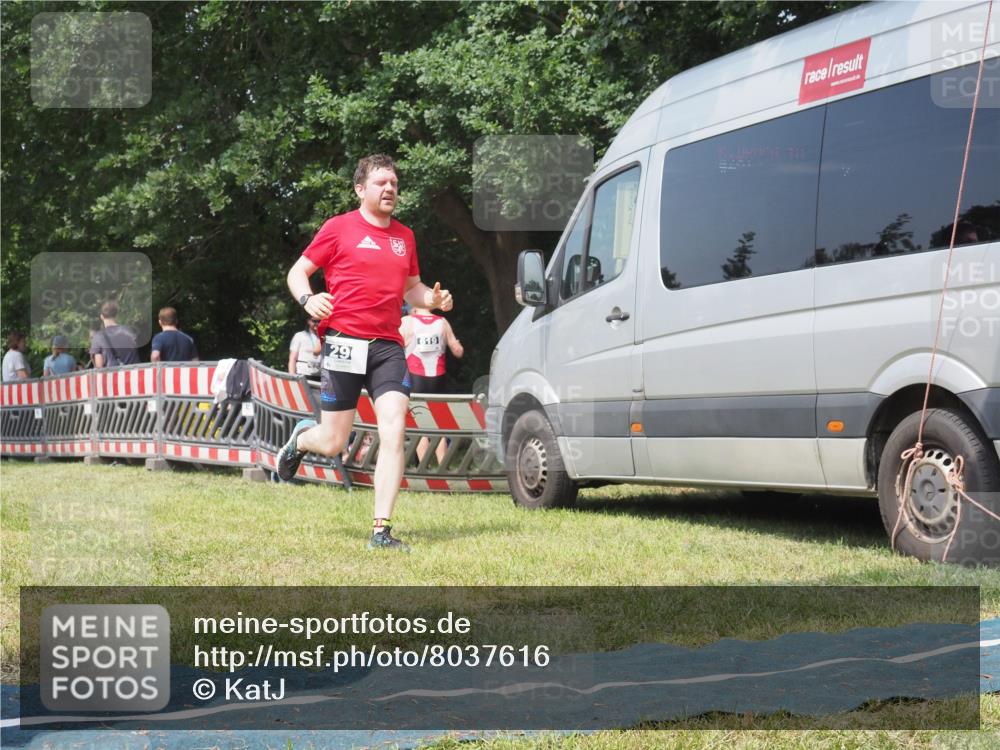 15.06.2025 - 27. Vierlanden-Triathlon KatJ http://msf.ph/oto/8037616 15.06.2025 11:28:23 Schwimmen 883 meine-sportfotos.de