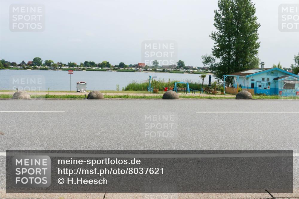 21.06.2025 - 27. Vierlanden-Triathlon H.Heesch http://msf.ph/oto/8037621 15.06.2025 11:47:19 Radfahren 717, 787 meine-sportfotos.de
