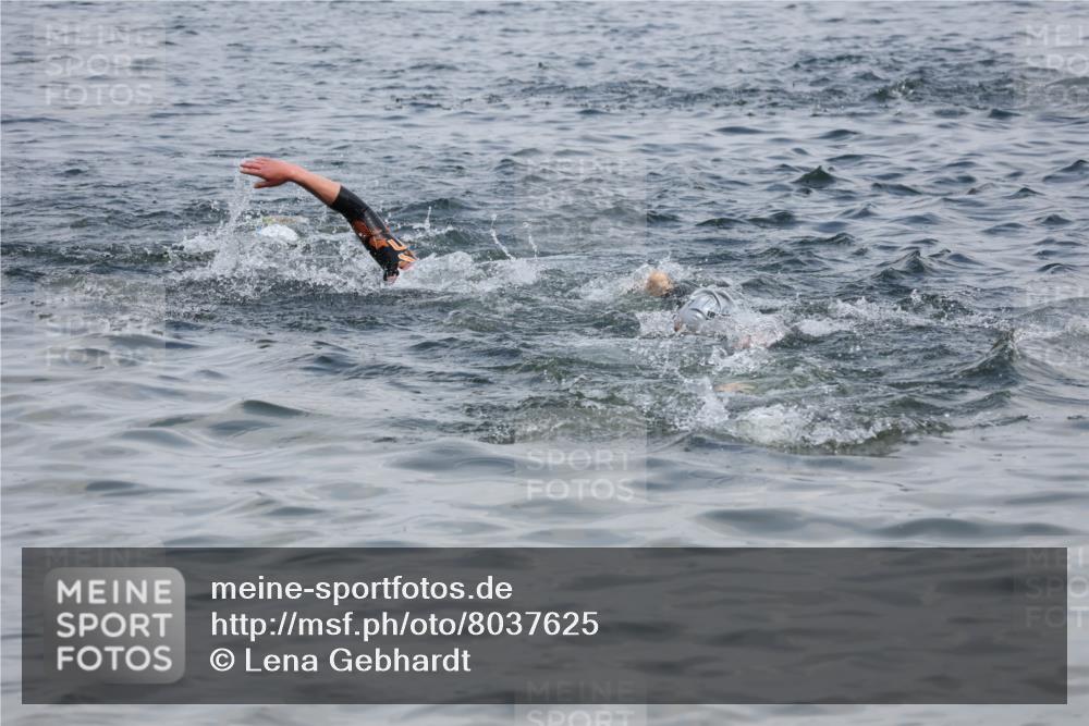 21.06.2025 - 27. Vierlanden-Triathlon Lena Gebhardt http://msf.ph/oto/8037625 15.06.2025 12:06:45 Schwimmen 1027 meine-sportfotos.de
