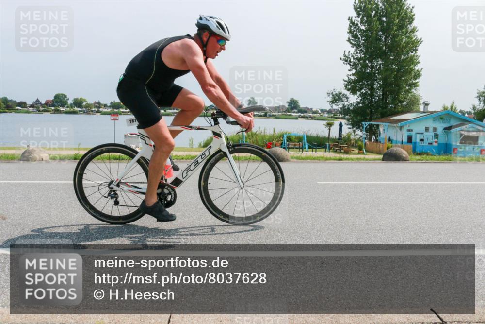 21.06.2025 - 27. Vierlanden-Triathlon H.Heesch http://msf.ph/oto/8037628 15.06.2025 11:47:19 Radfahren 717, 787 meine-sportfotos.de