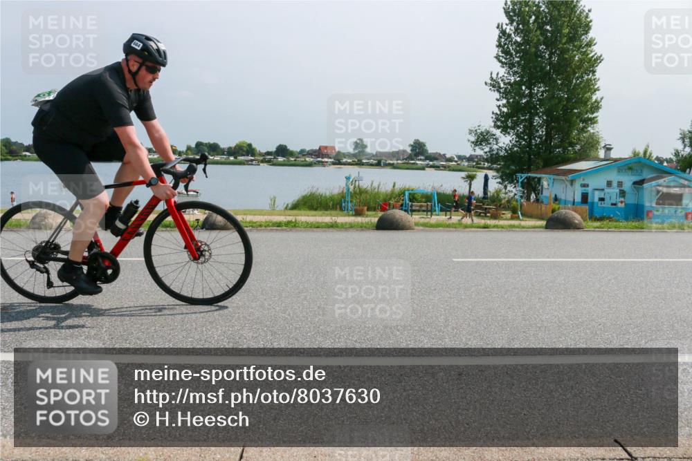 21.06.2025 - 27. Vierlanden-Triathlon H.Heesch http://msf.ph/oto/8037630 15.06.2025 11:47:30 Radfahren 684, 934 meine-sportfotos.de