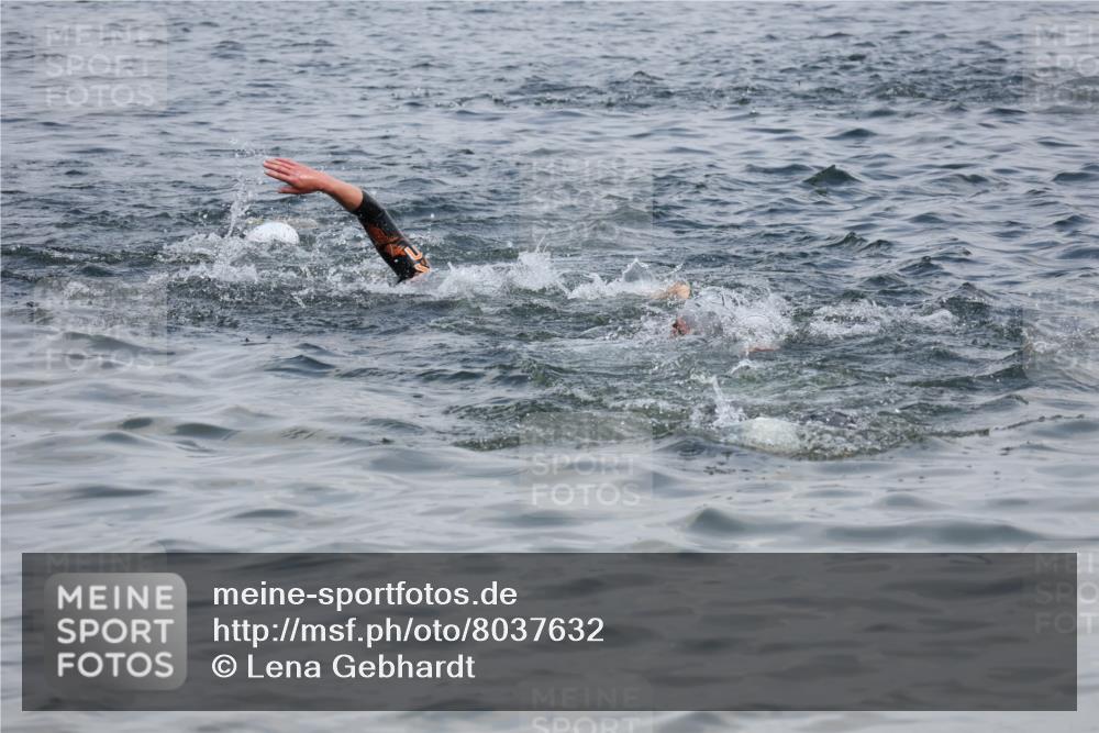 21.06.2025 - 27. Vierlanden-Triathlon Lena Gebhardt http://msf.ph/oto/8037632 15.06.2025 12:06:45 Schwimmen 1027 meine-sportfotos.de