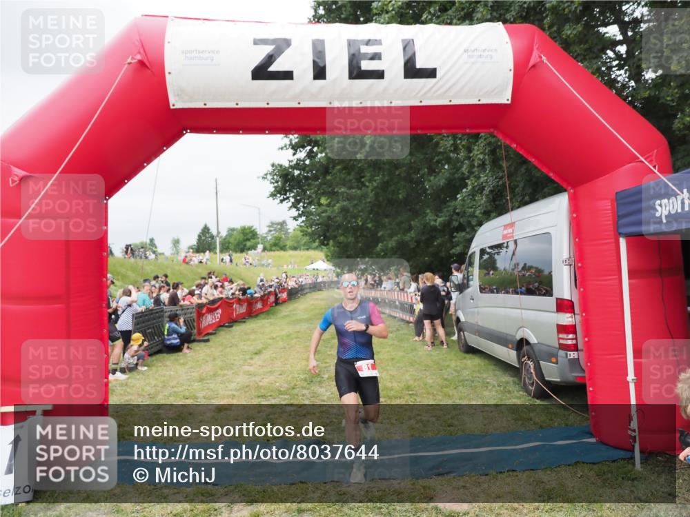 21.06.2025 - 27. Vierlanden-Triathlon MichiJ http://msf.ph/oto/8037644 15.06.2026 13:12:48 Ziel 81, 934 meine-sportfotos.de