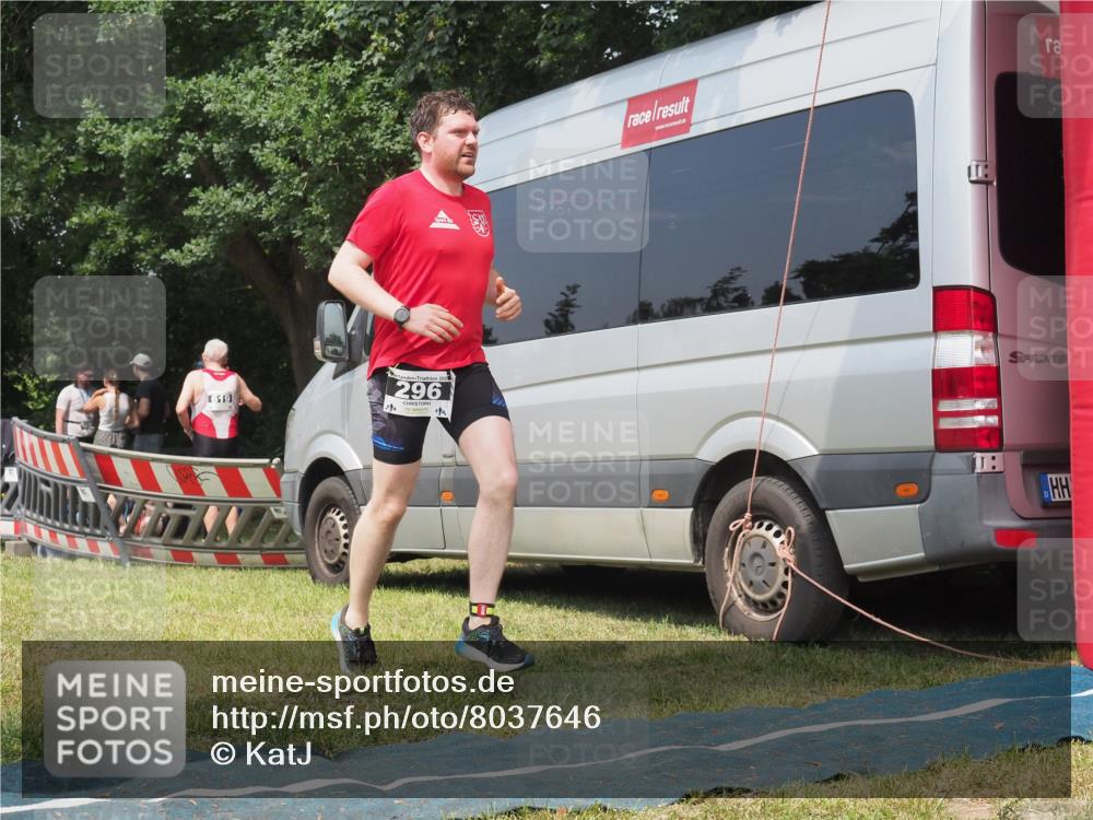 15.06.2025 - 27. Vierlanden-Triathlon KatJ http://msf.ph/oto/8037646 15.06.2025 11:28:24 Schwimmen 883 meine-sportfotos.de